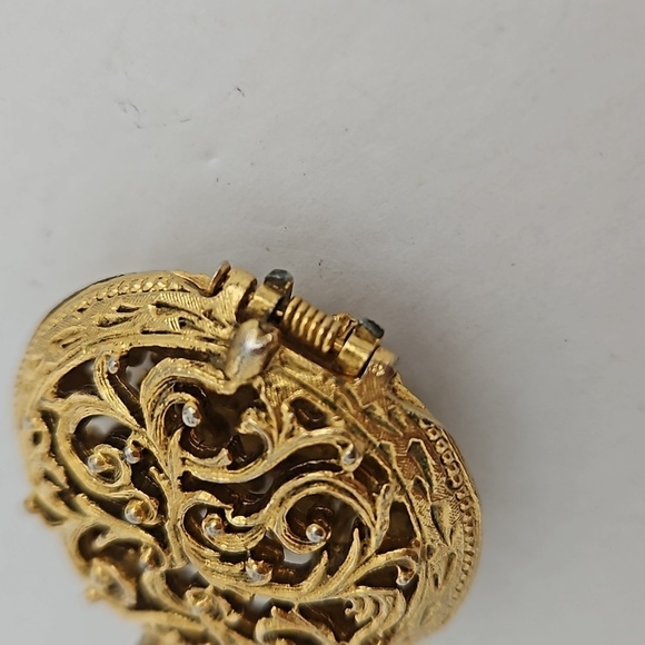 Vintage Filagree Open Work Goldtone Round Locket - Picture 4 of 6